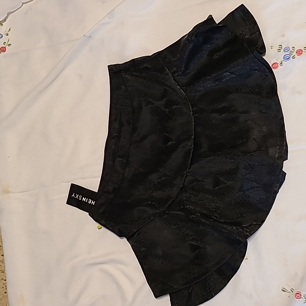 NWT Adorable snake print mini Skorts